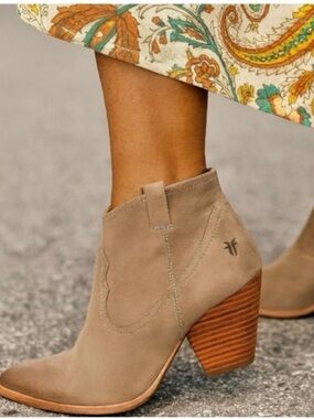Frye Reina Western Ankle Boots Pointy Toe  Beige/Tan Leather Western